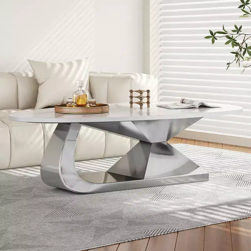 Tavolino con piano in ceramica e base contemporanea in acciaio inox, un elemento d'arredo durevole ed elegante per il soggiorno