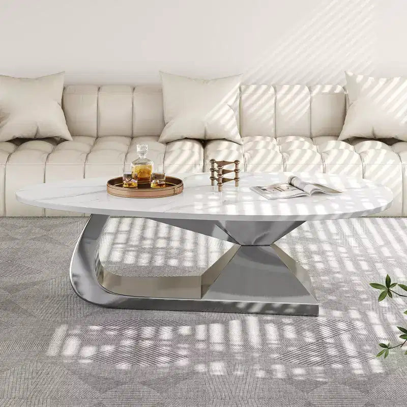 Tavolino con piano in ceramica e base contemporanea in acciaio inox, un elemento d'arredo durevole ed elegante per il soggiorno