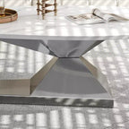 Tavolino con piano in ceramica e base contemporanea in acciaio inox, un elemento d'arredo durevole ed elegante per il soggiorno