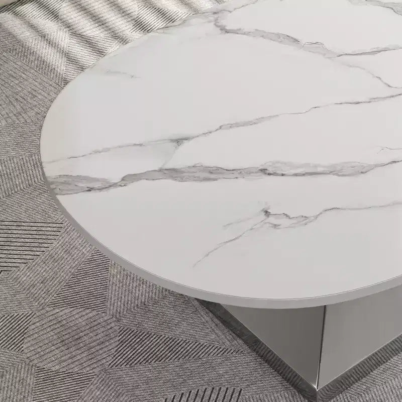 Tavolino con piano in ceramica e base contemporanea in acciaio inox, un elemento d'arredo durevole ed elegante per il soggiorno