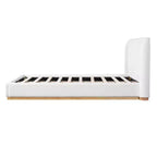 Struttura letto in legno con rivestimento Bouclé, base e testiera integrati